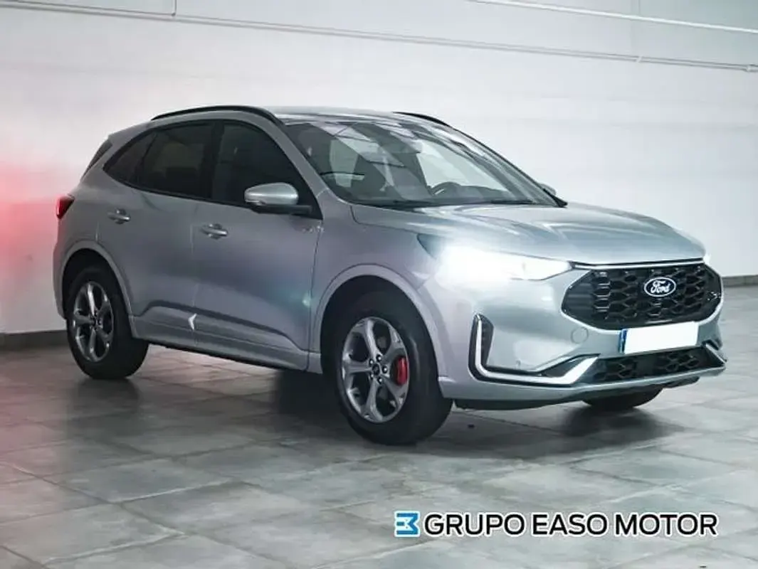 Usado Ford Kuga ST-Line X 179 CV (131 kW) 2025 Plateado SUV