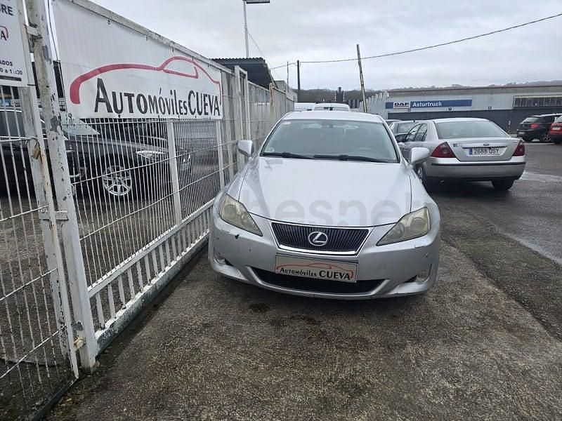 Usado Lexus IS220d President Line 177 CV (130 kW) 2007 Gris / plata Berlina