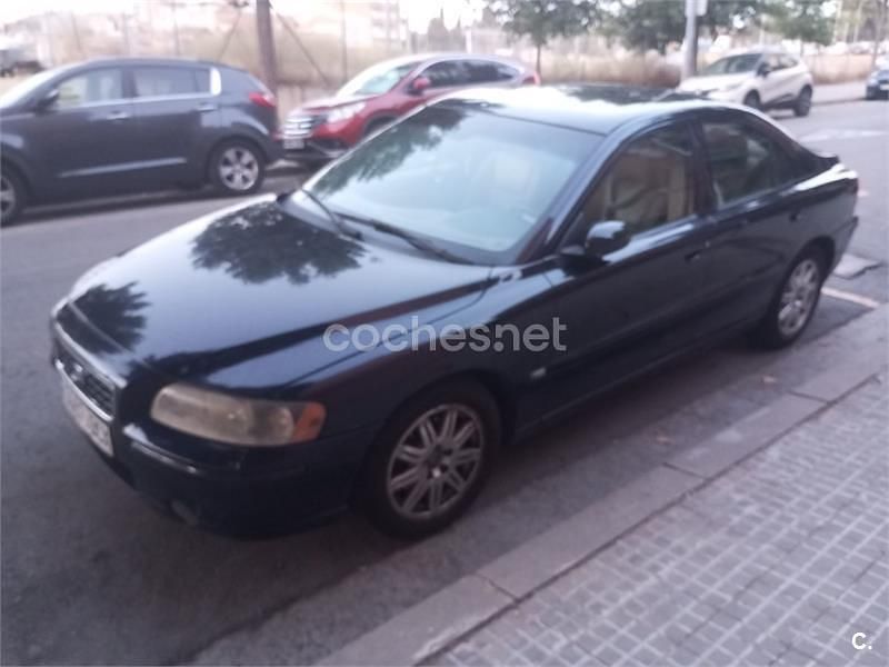 Usado Volvo S60 Momentum 163 CV (119 kW) 2004 Azul Berlina