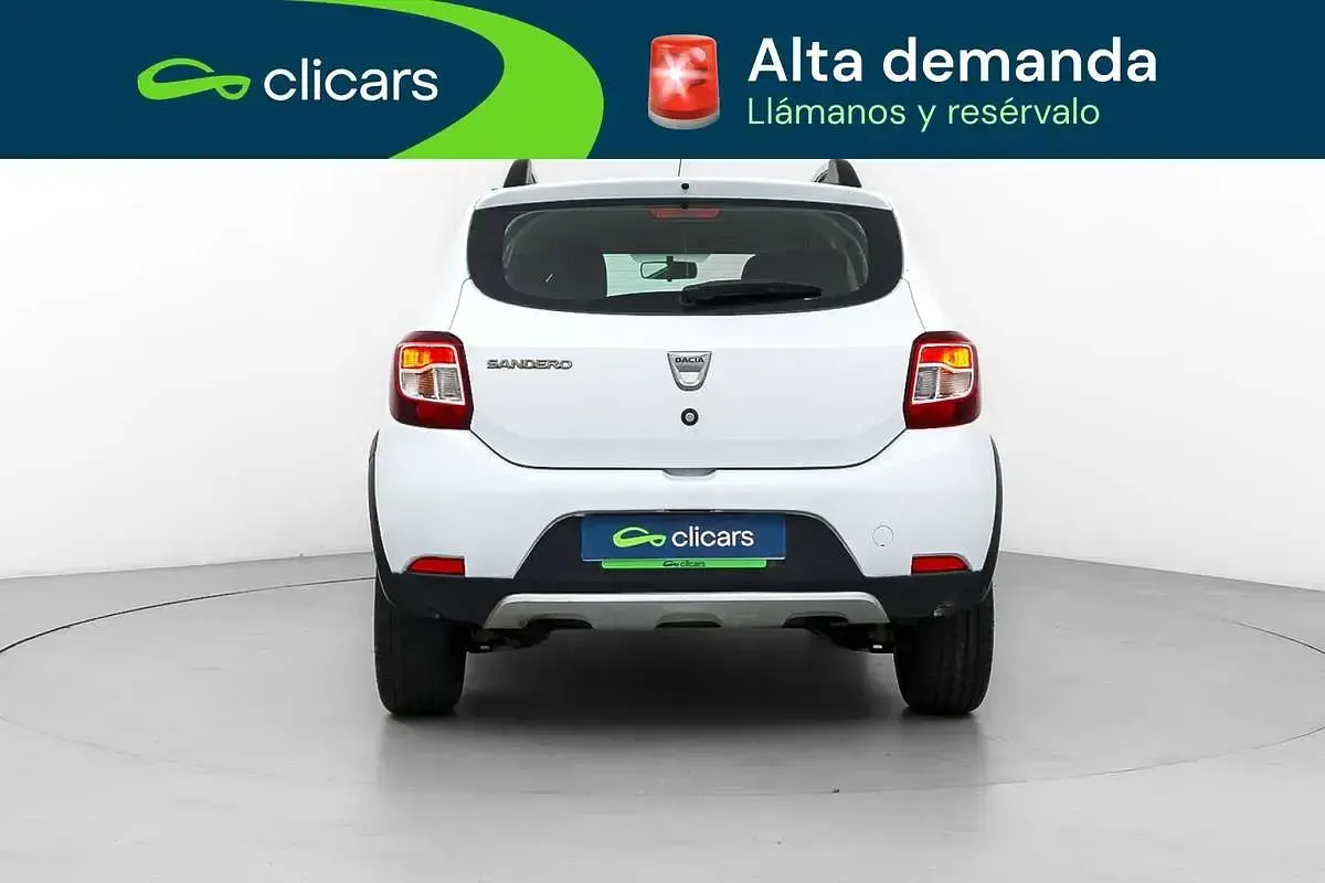 Usado Dacia Sandero Stepway 90 CV (66 kW) 2016 Blanco Utilitario