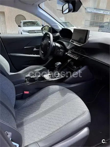 Nuevo Peugeot 208 Allure 100 CV (73 kW) 2025 Rojo Utilitario