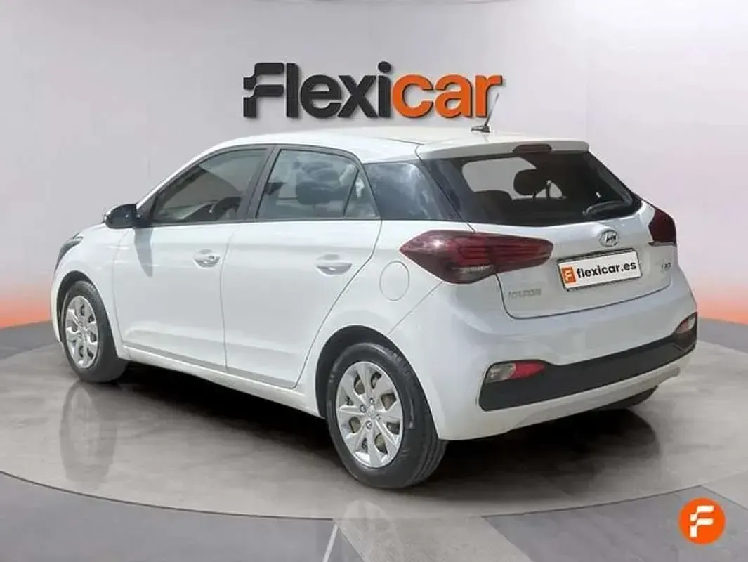Usado Hyundai i20 75 CV (55 kW) 2018 Blanco Utilitario