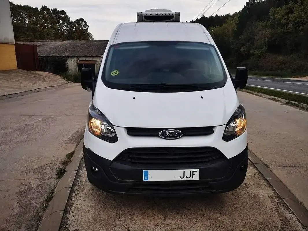 Usado Ford Tourneo Custom Titanium 125 CV (91 kW) 2016 Blanco Van