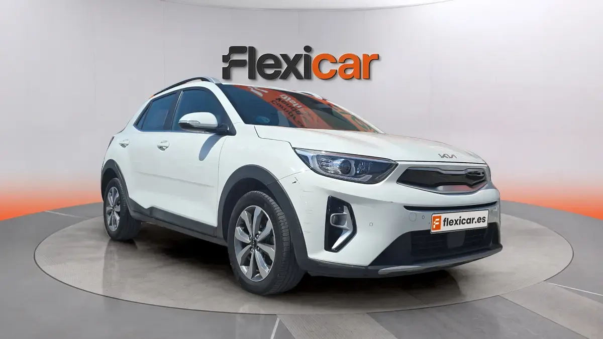 Usado Kia Stonic 101 CV (74 kW) 2022 Blanco SUV