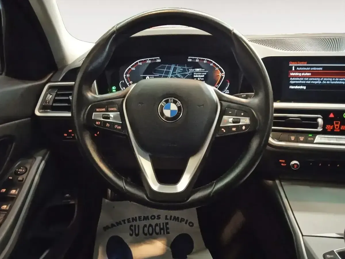 Usado BMW 318 M Sport 150 HP (110 kW) 2021 Cinzento Sedan