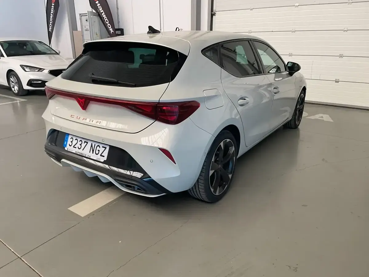 Usado Cupra Leon 150 CV (110 kW) 2025 Beige