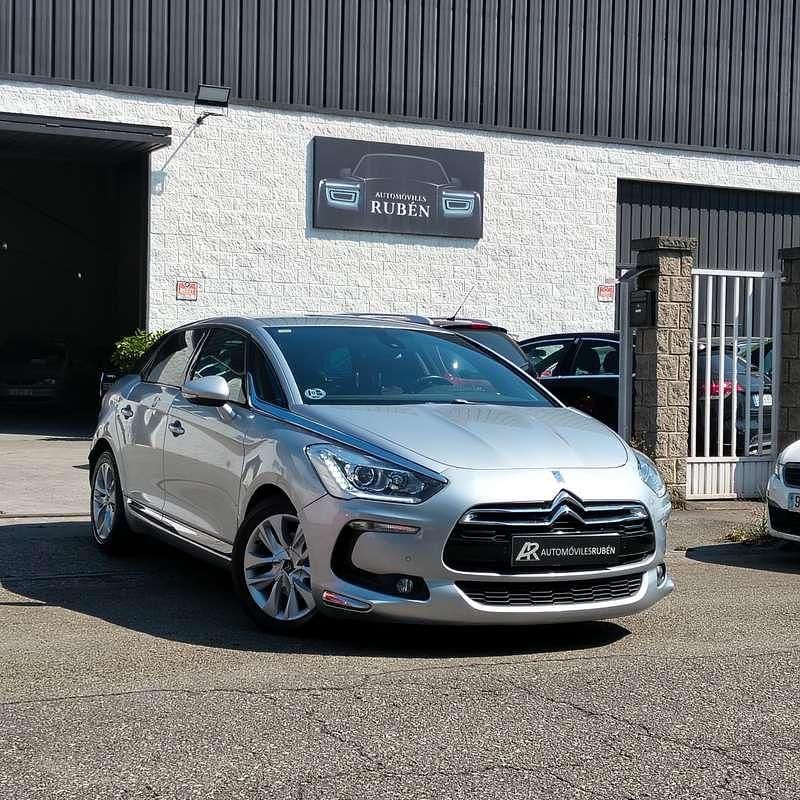 Gris Usado 2012 Citroën DS5 Utilitario | 7899 € (Precio justo) - Imagen 1/4