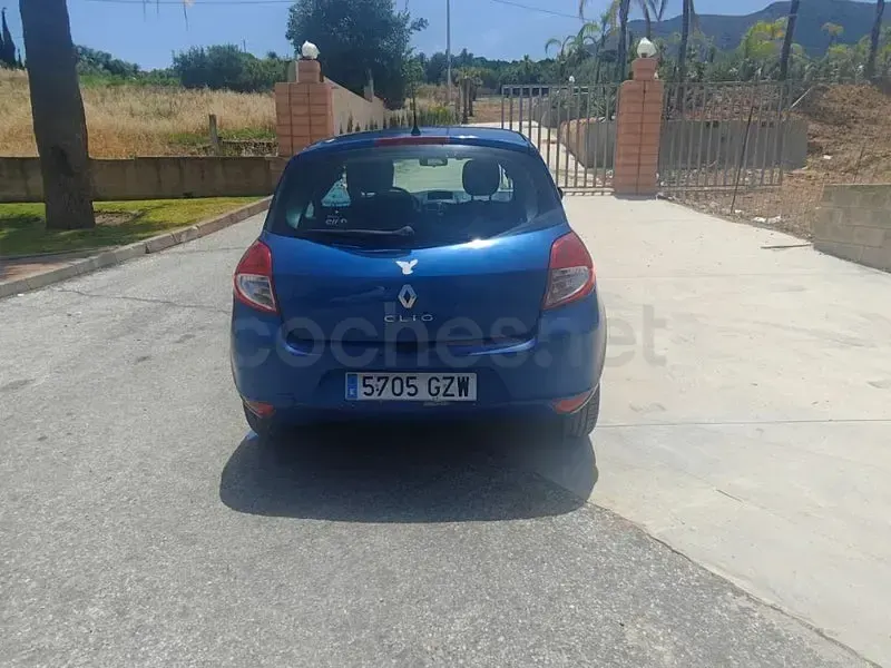 Usado Renault Clio II 75 CV (55 kW) 2010 Azul Berlina