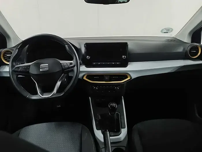Usado Seat Arona Style 115 CV (84 kW) 2025 Gris / plata SUV