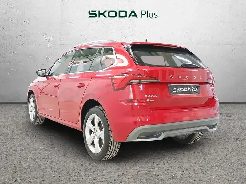 Usado Skoda Kamiq Style 110 CV (80 kW) 2021 Rojo SUV