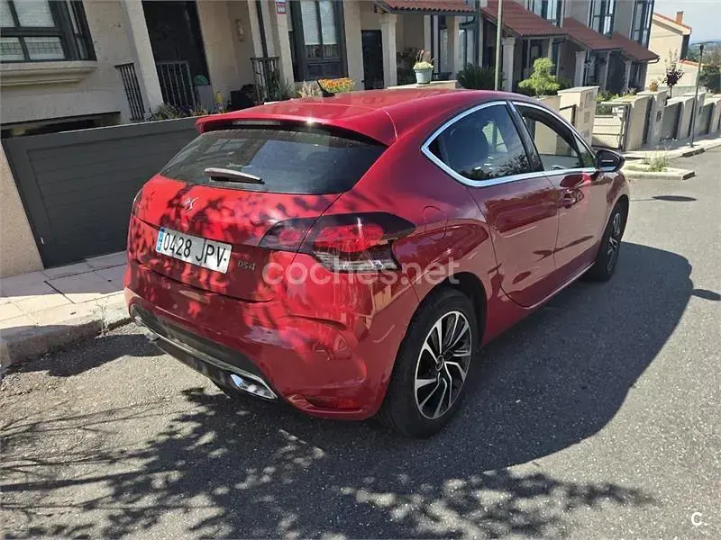 Usado DS Automobiles DS4 Style 120 CV (88 kW) 2016 Rojo Berlina