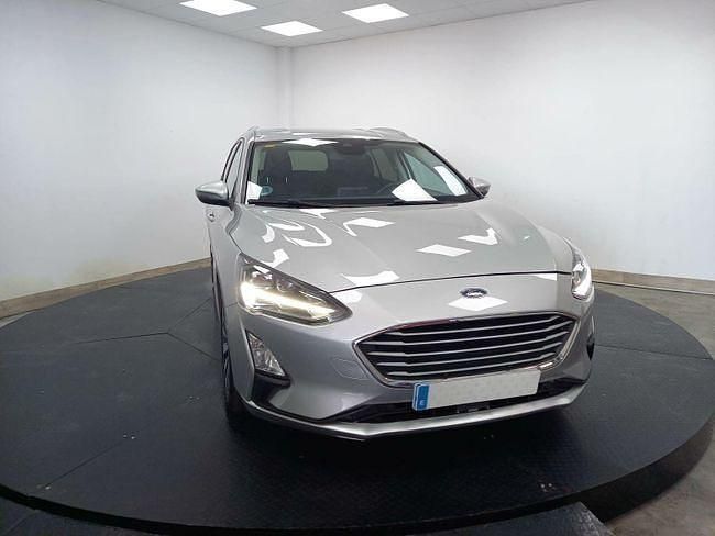 Usado Ford Focus Trend+ 121 CV (88 kW) 2019 Gris Familiar