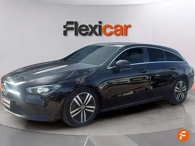 Usado Mercedes CLA200 Shooting Brake 150 CV (110 kW) 2020 Negro Familiar
