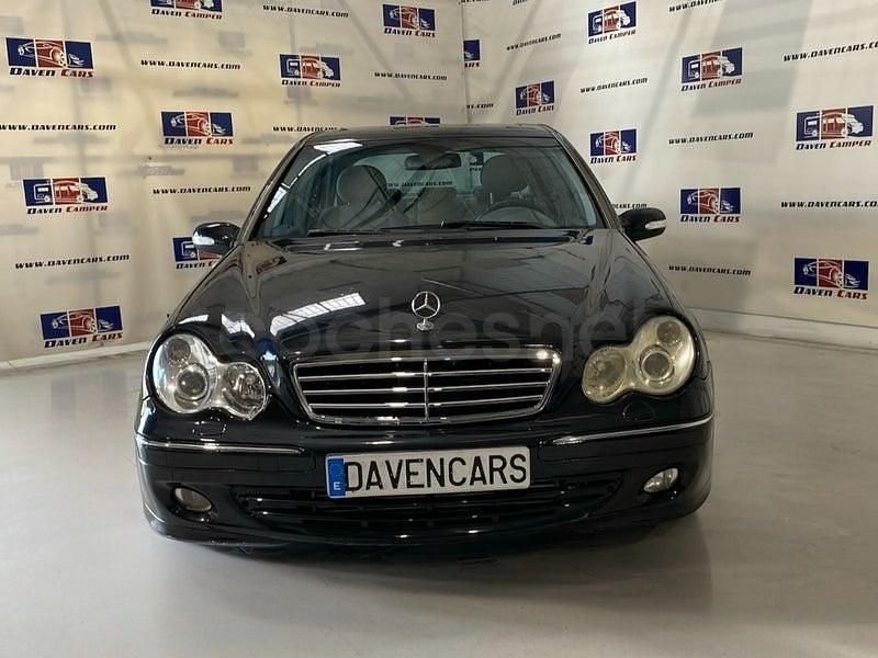 Usado Mercedes C220 Classic 143 CV (105 kW) 2004 Negro Familiar