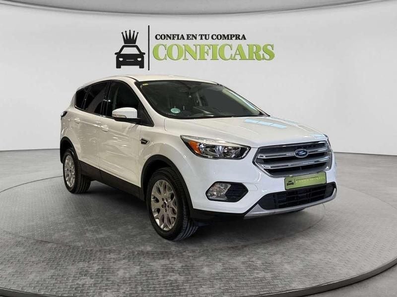 Usado Ford Kuga Trend 150 HP (110 kW) 2016 Branco SUV