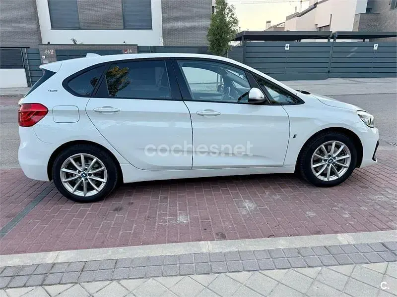 Usado BMW 225 Active Tourer iPerformance 224 CV (164 kW) 2018 Blanco Monovolumen