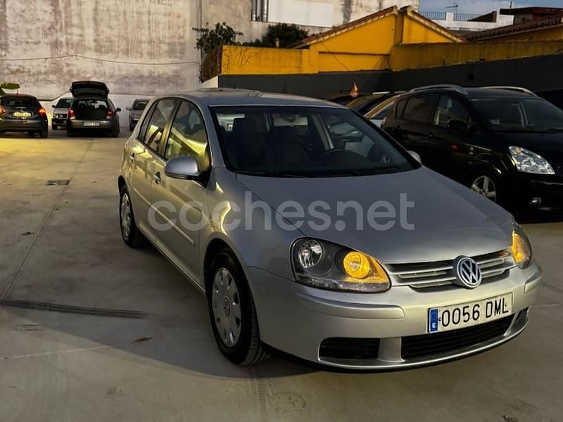 Usado VW Golf IV Highline 105 CV (77 kW) 2006 Gris / plata Berlina
