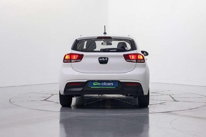 Usado Kia Rio 101 CV (74 kW) 2022 Blanco Utilitario
