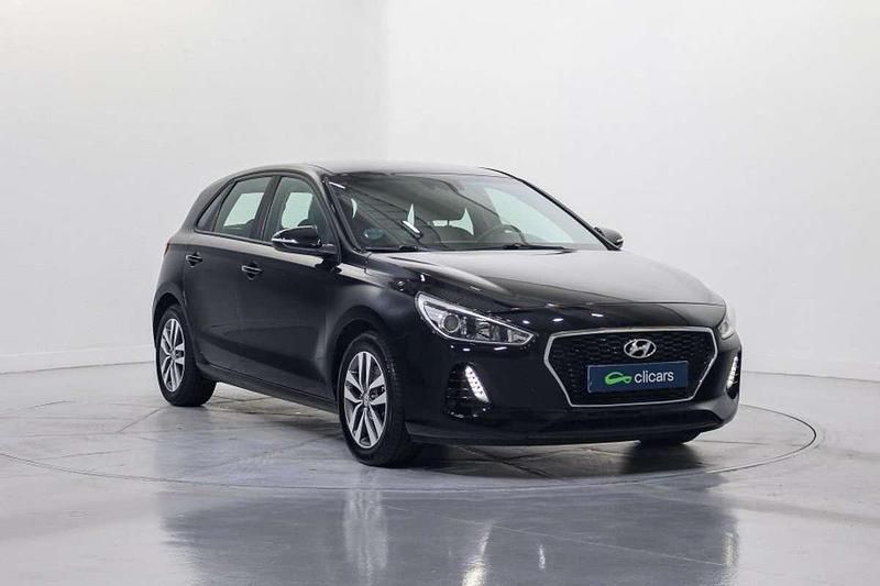 Usado Hyundai i30 120 CV (88 kW) 2017 Negro Utilitario