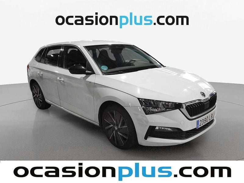Usado Skoda Scala Sport 150 CV (110 kW) 2021 Blanco Utilitario