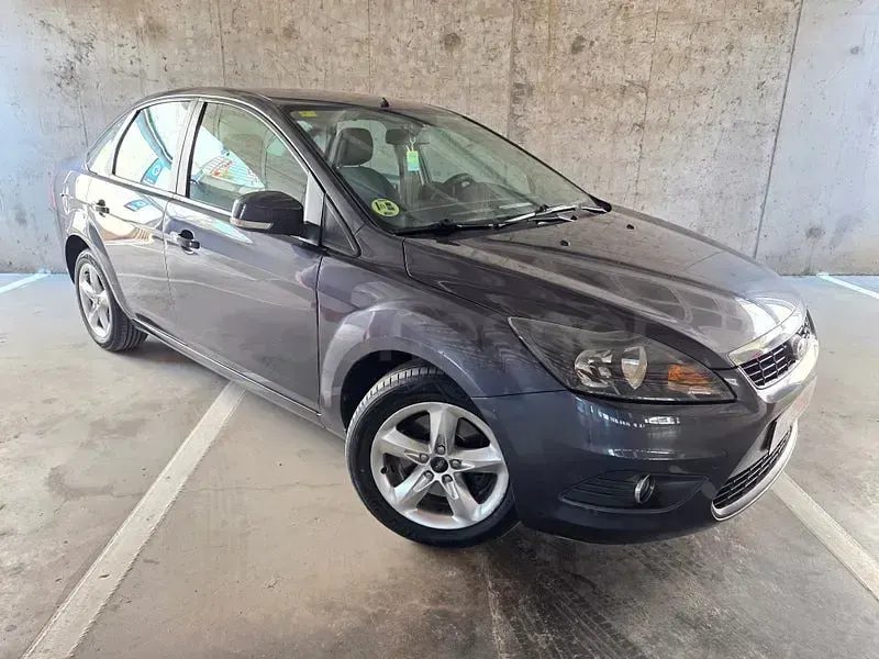 Usado Ford Focus Trend 116 CV (85 kW) 2009 Gris / plata Berlina