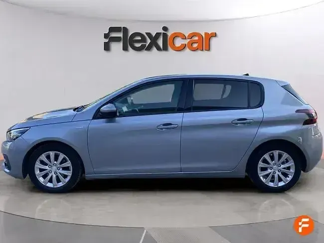 Käytetty Peugeot 308 Access 130 HP (95 kW) 2020 Harmaa Sedan