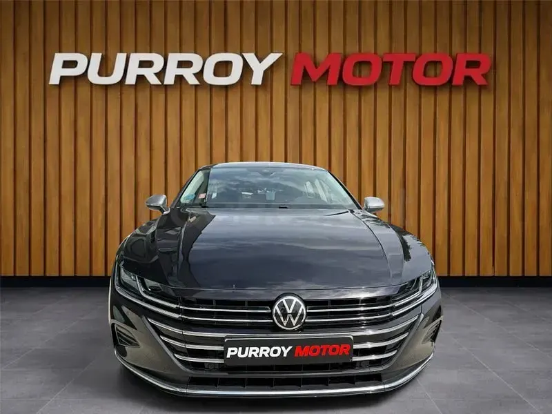 Usado VW Arteon Elegance 150 CV (110 kW) 2022 Gris / plata Familiar