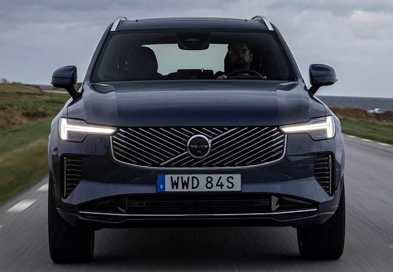 Plateado Usado 2017 Volvo XC90 R-Design SUV | 31.990 € (Super precio) - Imagen 1/4