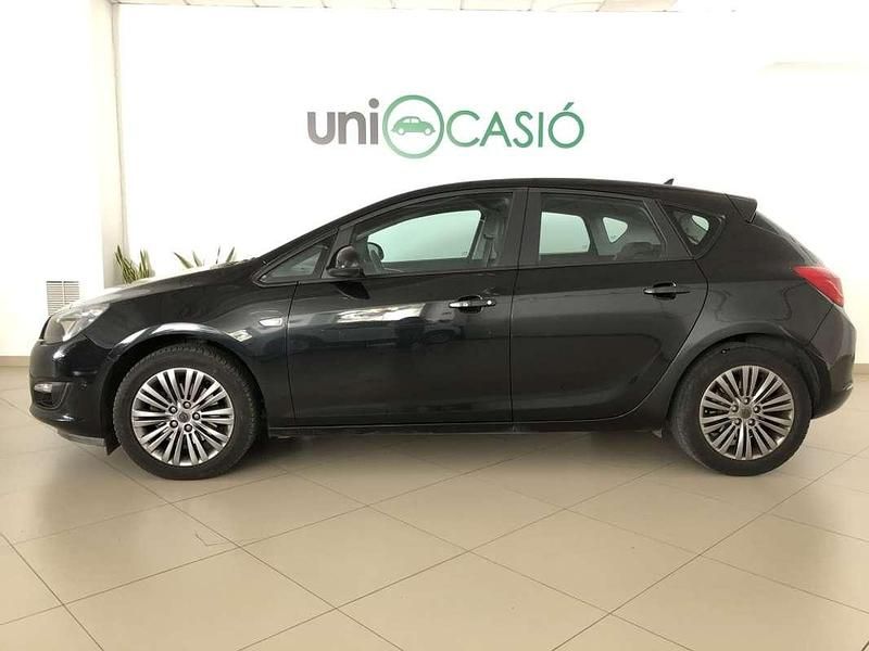 Usado Opel Astra Selective 110 CV (80 kW) 2014 Negro Utilitario