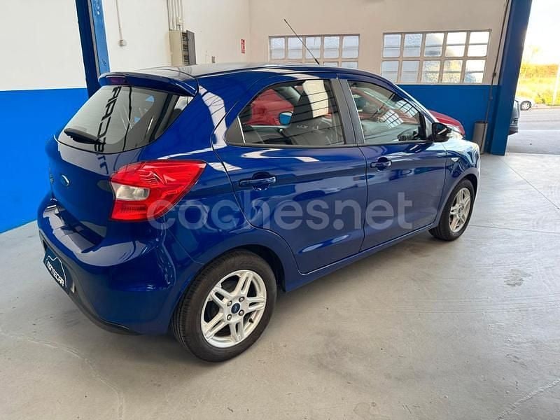 Usado Ford Ka Plus Ultimate 85 CV (62 kW) 2016 Azul Utilitario