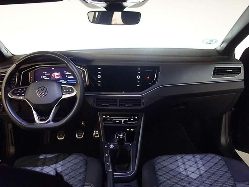 Usado VW Taigo R-line 116 CV (85 kW) 2024 Gris SUV