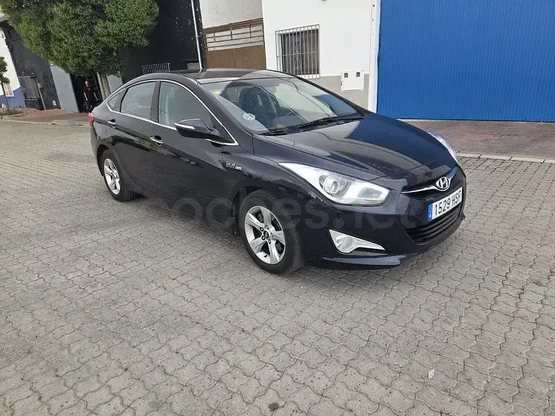 Usado Hyundai i40 115 CV (84 kW) 2013 Negro Berlina