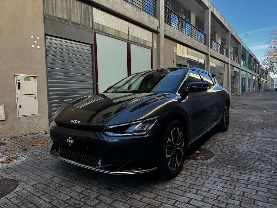 Begagnad Kia EV6 Air 125 kW (170 HK) 2022 Grå SUV