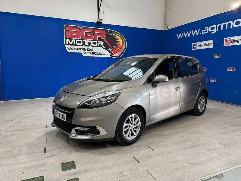 Usado Renault Scénic III Dynamique 130 CV (95 kW) 2013 Marrón Monovolumen
