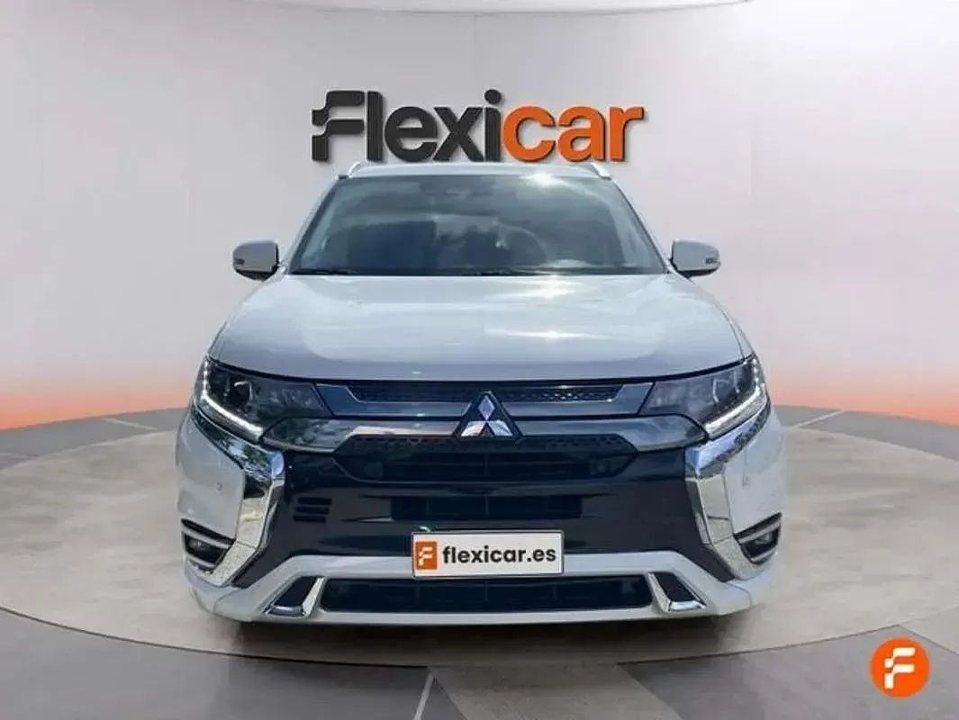 Usado Mitsubishi Outlander P-HEV 224 CV (164 kW) 2020 Blanco SUV