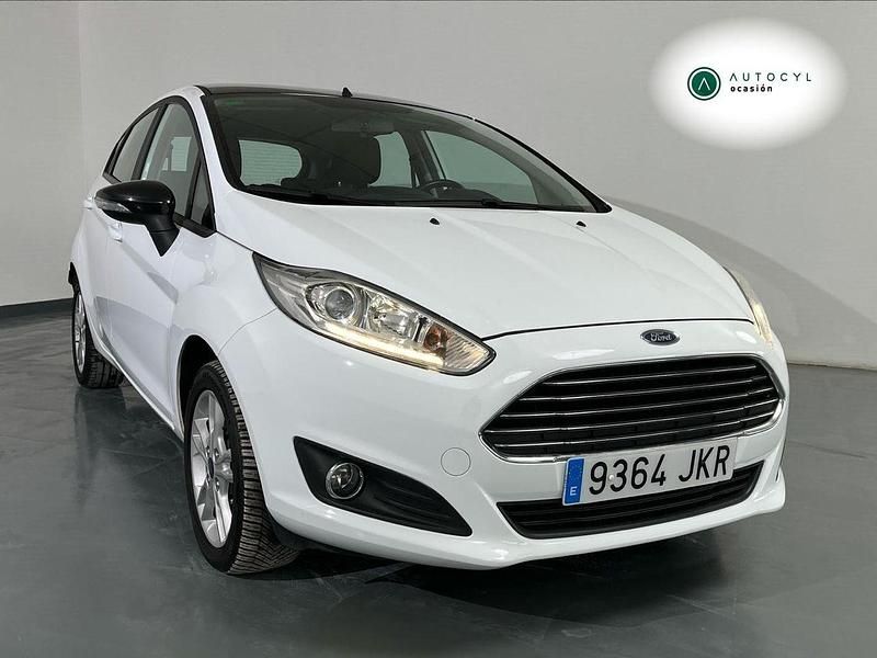 Blanco Usado 2015 Ford Fiesta Titanium Utilitario | 10.900 € - Imagen 1/4
