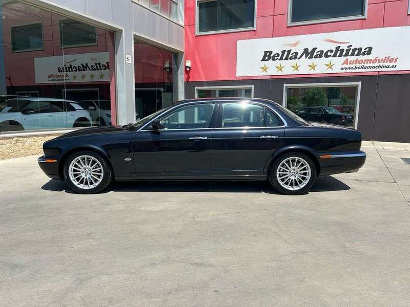 Usado Jaguar XJ6 Executive 209 CV (153 kW) 2006 Negro Berlina