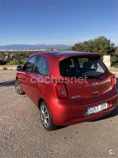 Usado Nissan Micra Acenta 80 CV (58 kW) 2014 Granate Utilitario