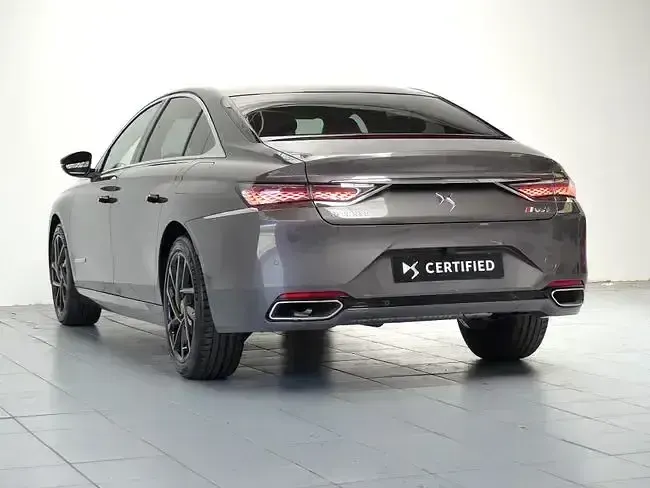 Usado DS Automobiles DS9 Performance Line Plus 250 CV (183 kW) 2023 Gris Berlina