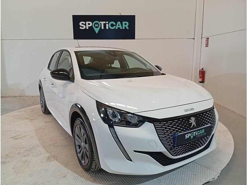 Usado Peugeot e-208 Active 100 kW (136 CV) 2023 Blanco Utilitario
