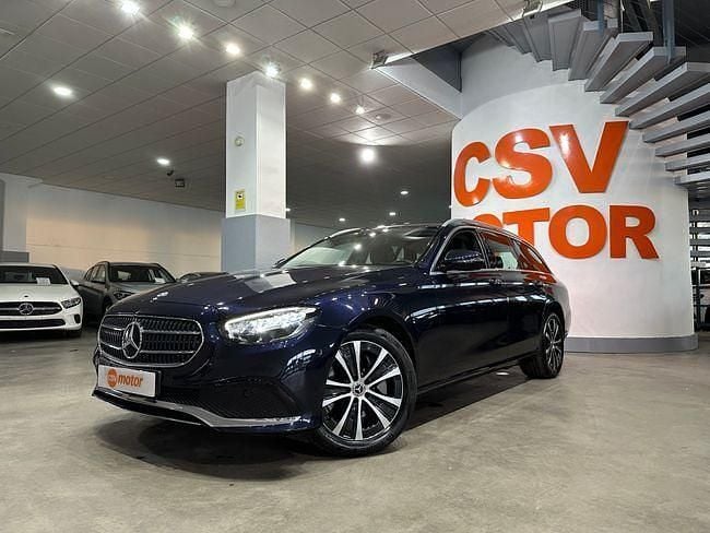 Usado Mercedes E300 320 CV (235 kW) 2022 Azul Familiar