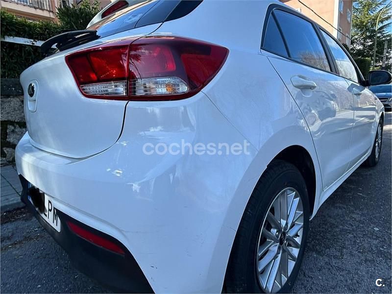 Usado Kia Rio 84 CV (61 kW) 2021 Blanco Berlina