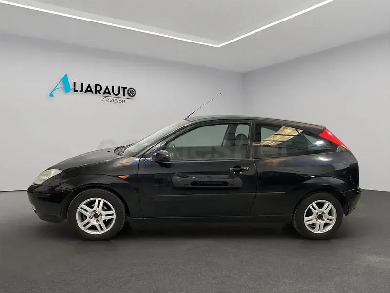 Usado Ford Focus Trend 115 CV (84 kW) 2003 Negro Berlina