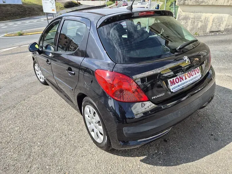 Usado Peugeot 207 90 CV (66 kW) 2007 Negro Berlina