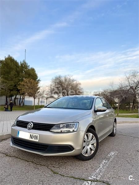 Beige Usado 2013 VW Jetta Advance Berlina | 9190 € - Imagen 1/4