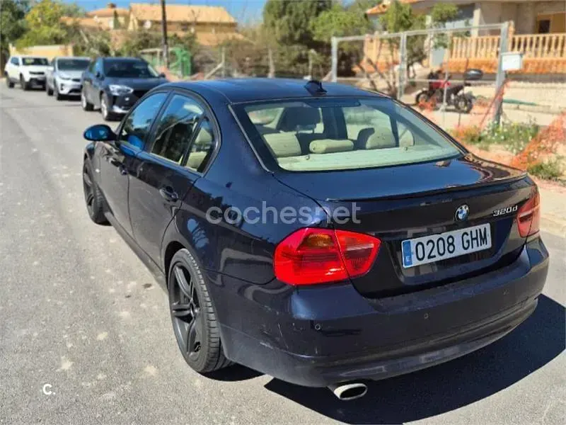 Usado BMW 320 177 CV (130 kW) 2009 Azul Berlina