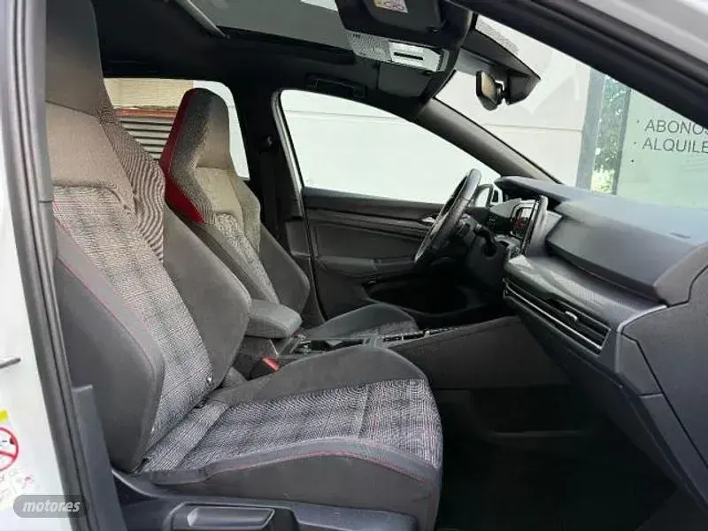 Usado VW Golf VIII GTI 245 CV (180 kW) 2021 Blanco Berlina