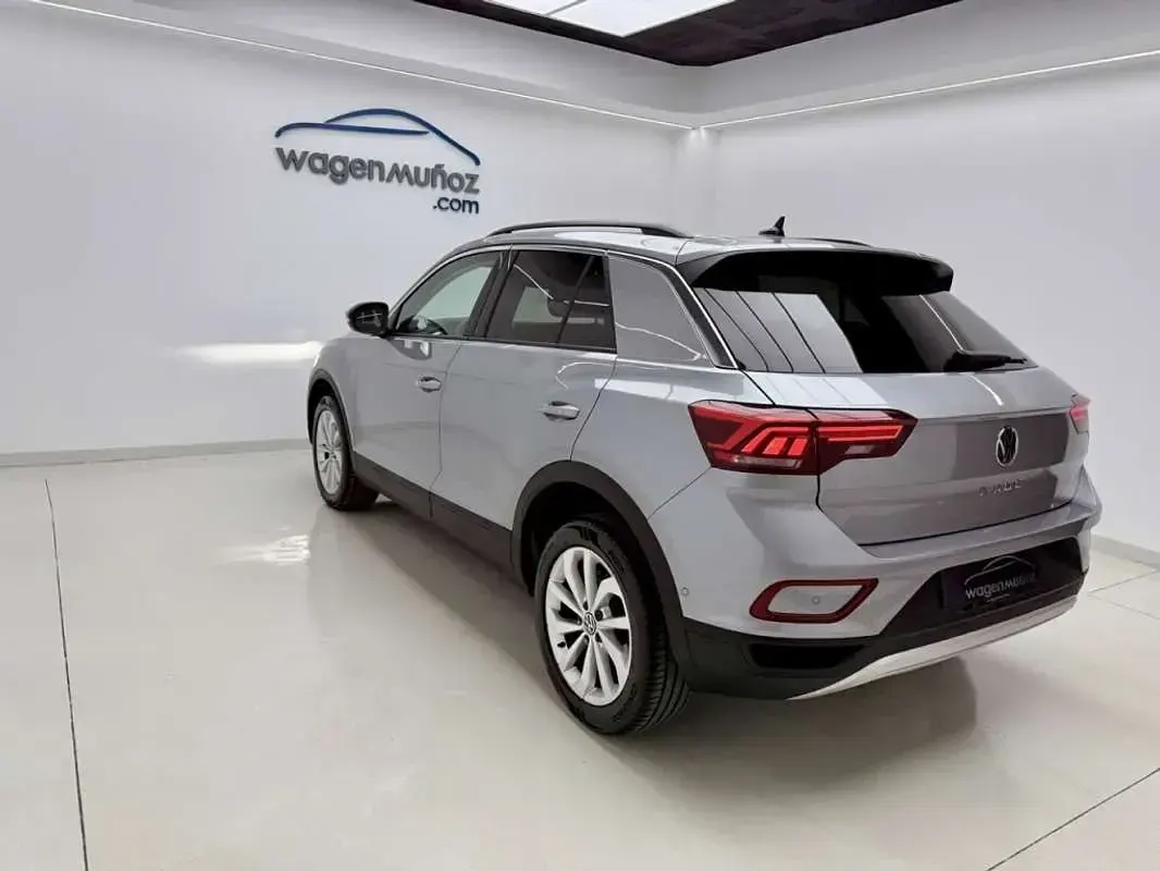 Usado VW T-Roc Life 150 CV (110 kW) 2023 Gris SUV