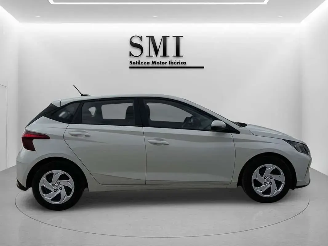 Usado Hyundai i20 101 CV (74 kW) 2022 Blanco Utilitario