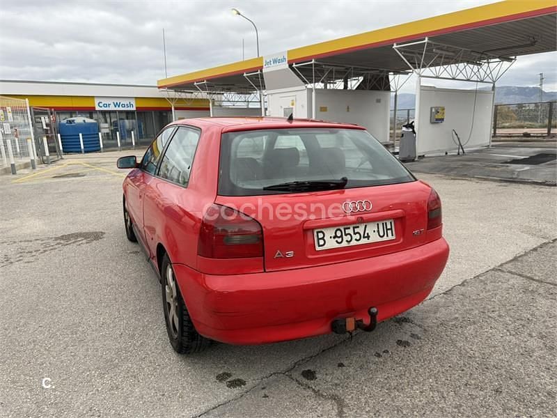 Usado Audi A3 Attraction 150 CV (110 kW) 1998 Rojo Berlina